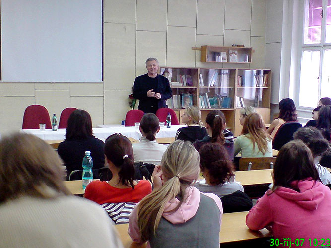 Beseda se studenty Obchodní akademie a VOŠ v Karlových Varech, 30.10.2007