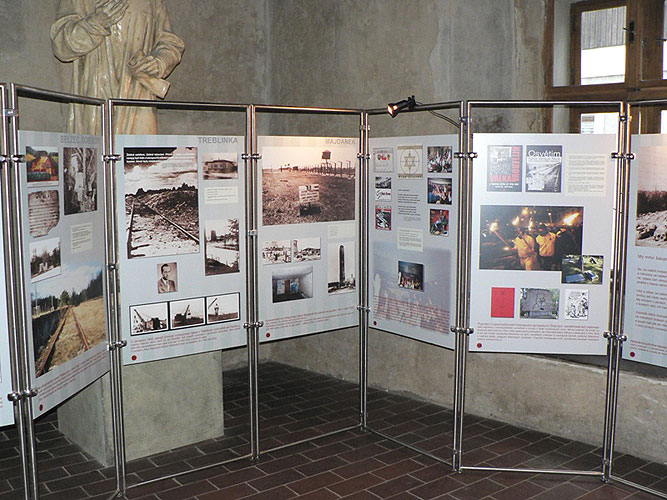 Vernisáž výstavy  MÍSTA UTRPENÍ, SMRTI A HRDINSTVÍ, 9. ledna 2008, Gotický sál Husitského muzea v Táboře