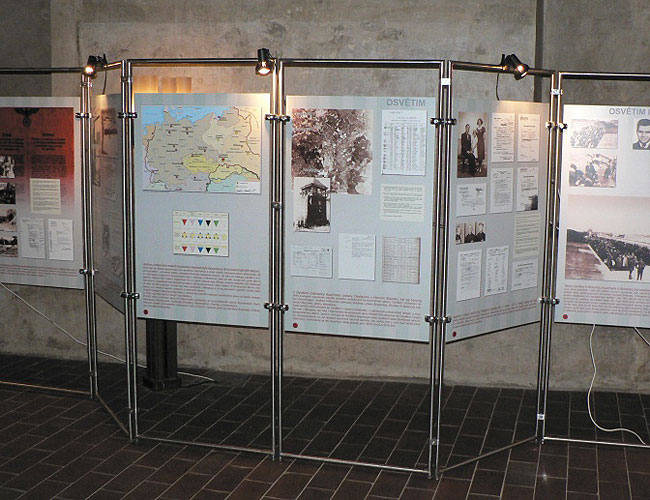 Vernisáž výstavy  MÍSTA UTRPENÍ, SMRTI A HRDINSTVÍ, 9. ledna 2008, Gotický sál Husitského muzea v Táboře