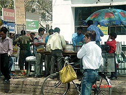Delhi:  fast food na ulici, návštěva Indie 30.3. – 3.4.2008 | 