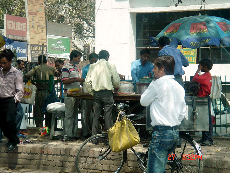Delhi:  fast food na ulici, návštěva Indie 30.3. – 3.4.2008