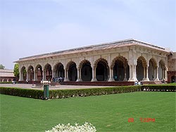 Agra: nádvoří pevnosti, návštěva Indie 30.3. – 3.4.2008 | 