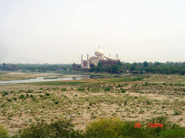 Agra:  Tádž-Mahál  z pevnosti, návštěva Indie 30.3. – 3.4.2008