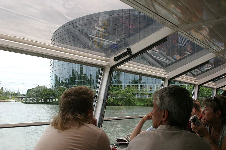 Pohled na EP z lodi, jihočeši navštívili 18. a 19. června 2008 Štrasburk na pozvání europoslance Jaroslava Zvěřiny, foto: Roman Růžička