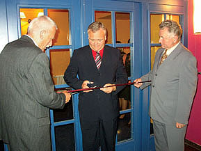 5. srpna 2004 - slavnostní otevření nového luxusního hotelu Dvořák**** v Táboře (zleva : hejtman Jč kraje Jan Zahradník, starosta Tábora František Dědič, europoslanec Jaroslav Zvěřina)