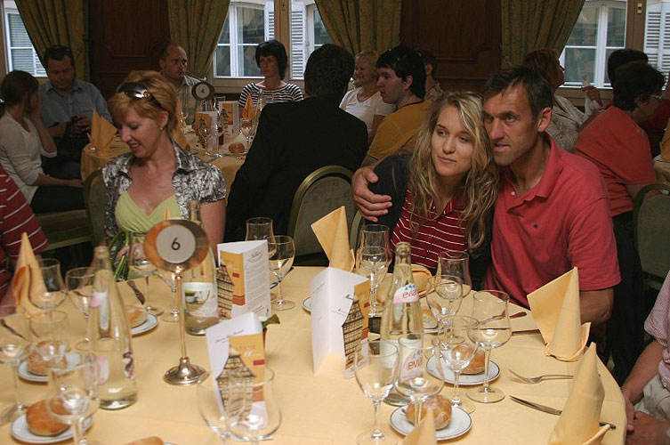 Večeře v restauraci Maison Kammerzell, jihočeši navštívili 18. a 19. června 2008 Štrasburk na pozvání europoslance Jaroslava Zvěřiny, foto: Roman Růžička