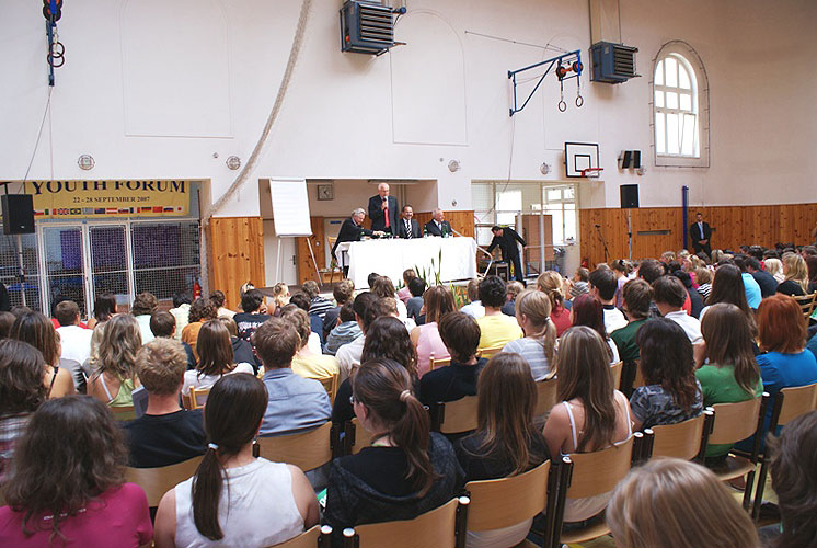 Beseda se studenty Gymnázia Pierra de Coubertina a Táborského soukromého gymnázia, 3. září 2008