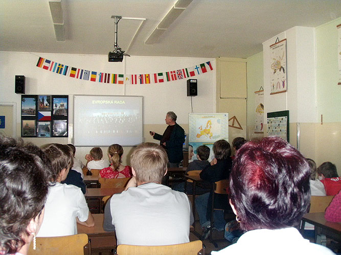 Přednáška a beseda Jaroslava Zvěřiny se žáky ZŠ Helsinská v Táboře, 14. dubna 2009