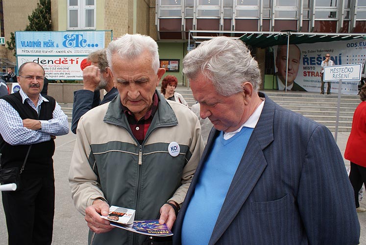 Předvolební akce v Kopřivnici, 15. května 2009, foto: Jan Karlovský