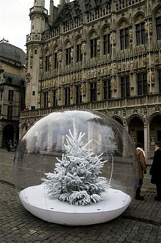 Moderní vánoční výzdoba náměstí, Brusel 2005