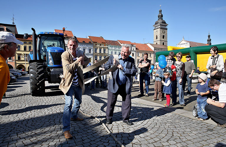 Happeningové odpoledne na náměstí Přemysla Otakara II. v Českých Budějovicích, 3. června 2009, foto: Lubor Mrázek