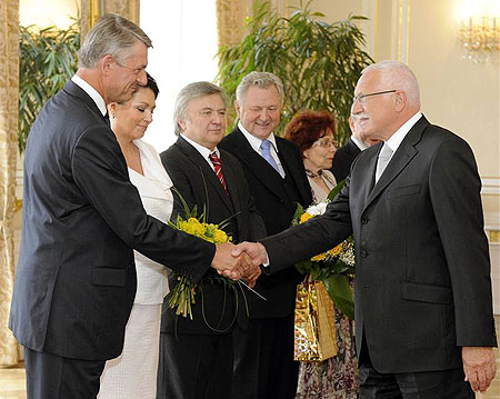 Prezident Václav Klaus se 18.6.2009 setkal s několika českými europoslanci, kteří končí v Evropském parlamentu, foto: ČTK | 