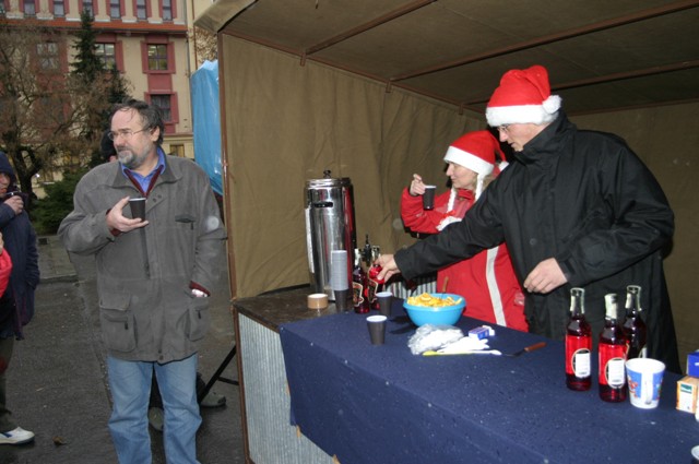 Tradiční vánoční punč a perníčky, náměstí T. G. Masaryka, Tábor, 16.12.2005