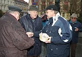 Tradiční vánoční punč a perníčky, náměstí T. G. Masaryka, Tábor, 16.12.2005 | 