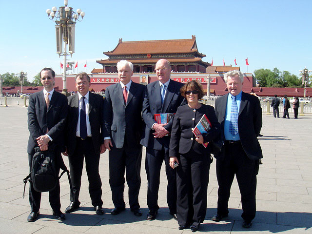 Peking - část delegace EPP-ED na náměstí nebeského klidu, návštěva Čínské lidové republiky 8.5. - 11.5.2006