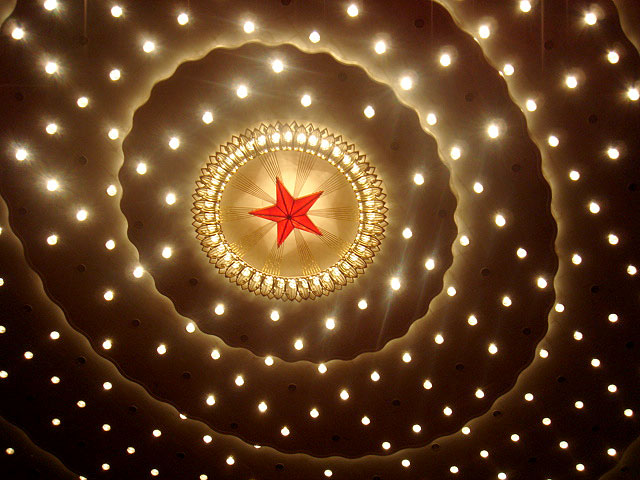 Peking - Národní lidový kongres - strop, návštěva Čínské lidové republiky 8.5. - 11.5.2006