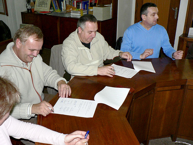 Podpis smlouvy mezi ODS Tábor a TÁBOR 2020 o vytvoření většinové koalice v Zastupitelstvu města Tábora na volební období 2006 – 2010