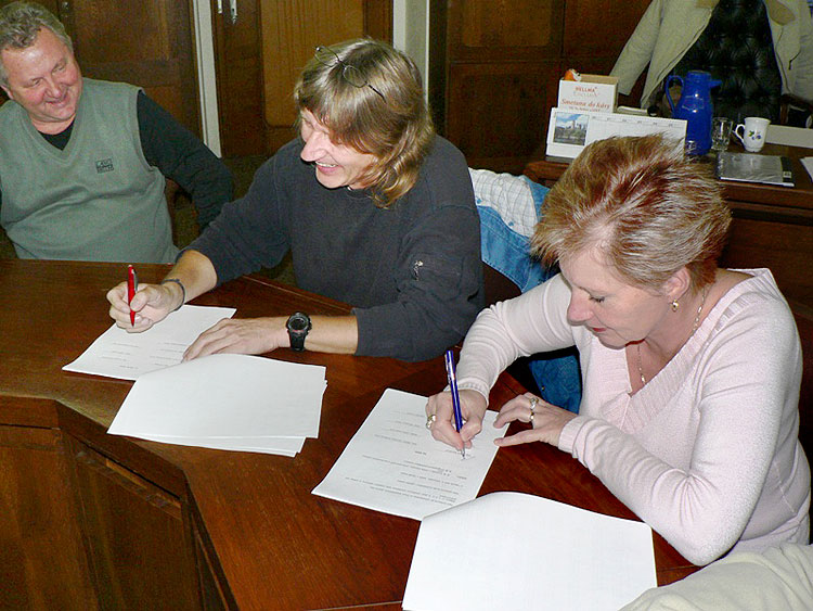 Podpis smlouvy mezi ODS Tábor a TÁBOR 2020 o vytvoření většinové koalice v Zastupitelstvu města Tábora na volební období 2006 – 2010