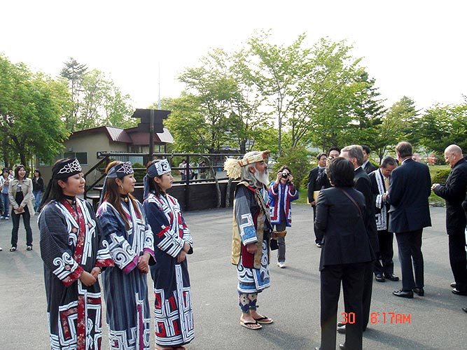 Hokkaidó - návštěva ve vesničce Aimu, delegace Evropského parlamentu v Japonsku 27.5. - 1.6. 2007